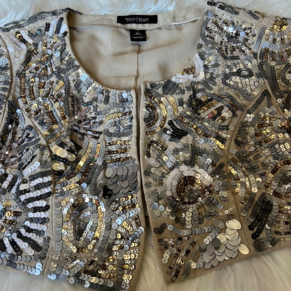 White House Black Market sequins top size XS